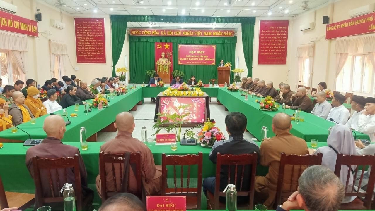 Phù Mỹ: Gặp mặt chức sắc, chức việc các Tôn giáo nhân dịp Tết Giáp Thìn